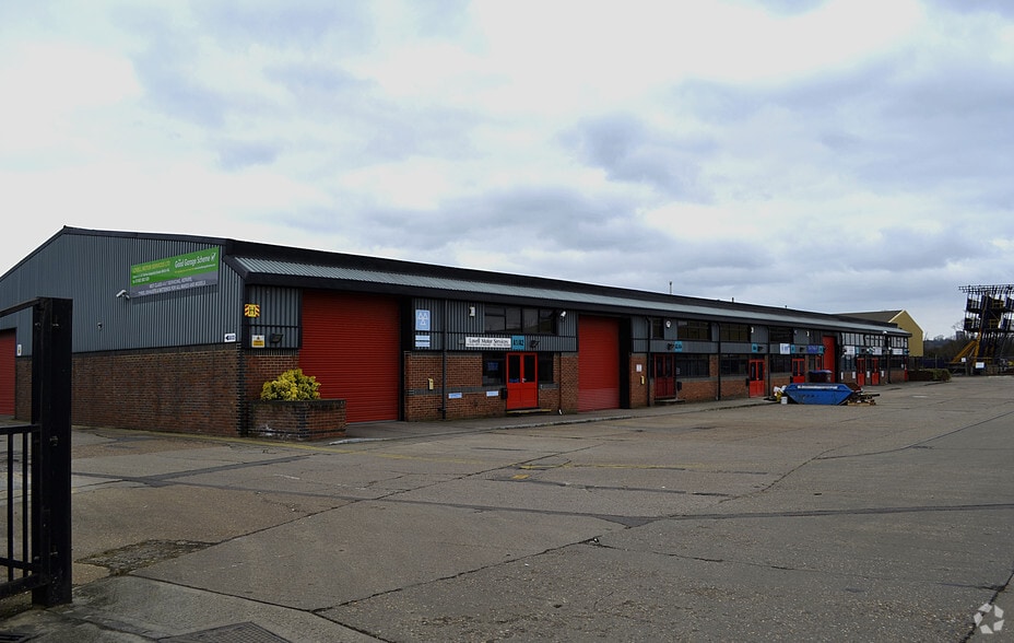 Faldo Rd, Bedford for lease - Primary Photo - Image 1 of 4