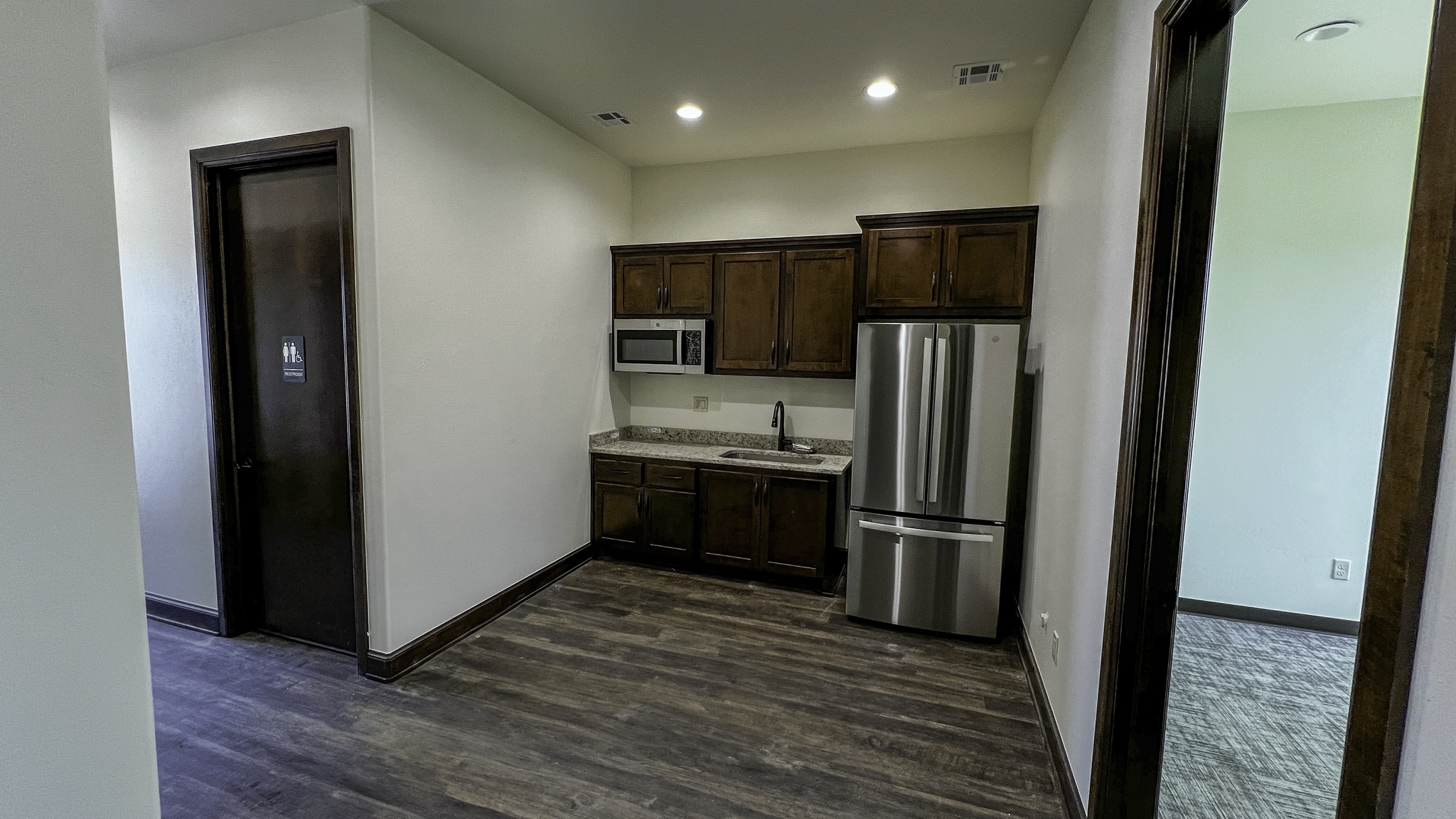 922 SW 107th St, Oklahoma City, OK for lease Interior Photo- Image 1 of 6