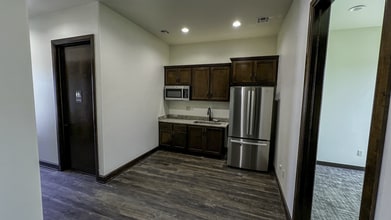 922 SW 107th St, Oklahoma City, OK for lease Interior Photo- Image 1 of 6