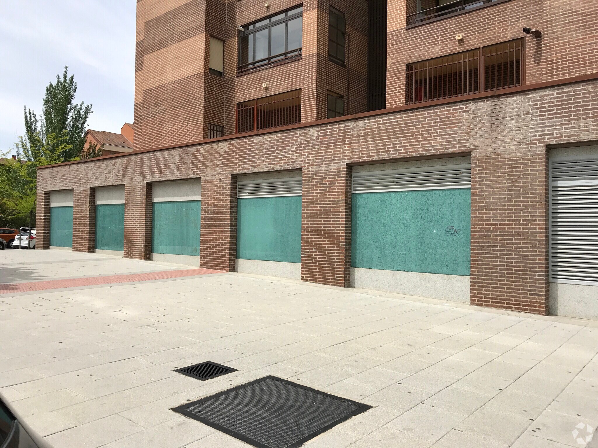 Office/Retail in Tres Cantos, Madrid for lease Primary Photo- Image 1 of 3