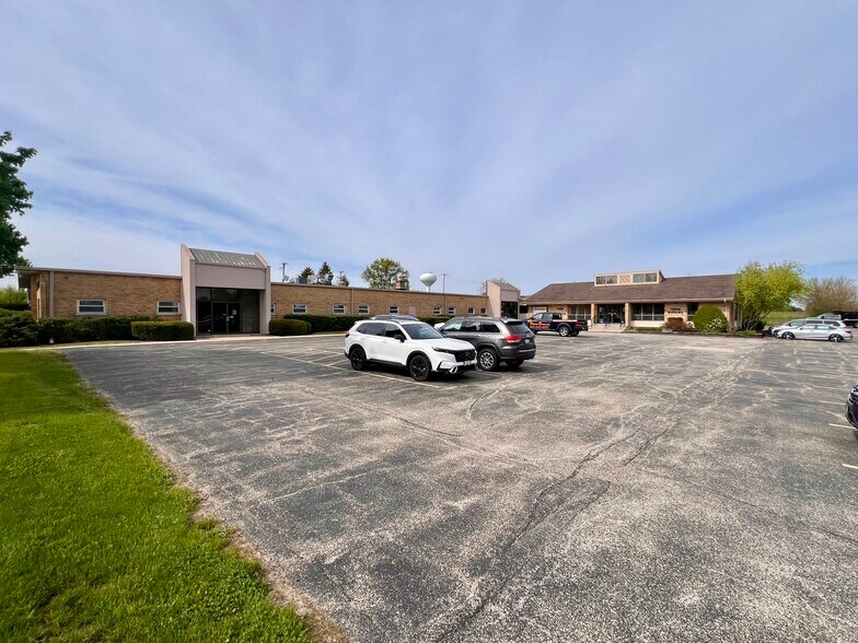 70 Us Highway 45, Grayslake, IL à louer - Photo du bâtiment - Image 2 de 7