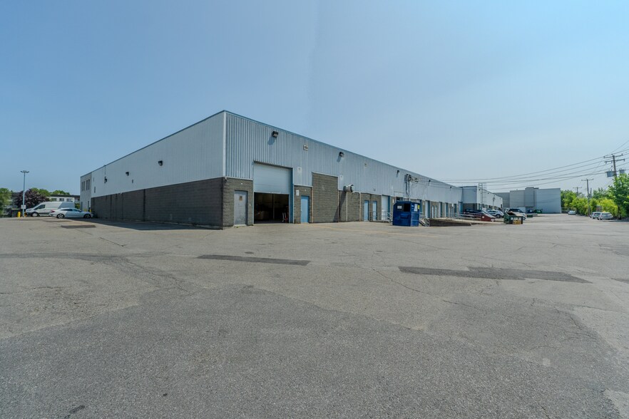 8552-8678 Boul Pie-IX, Montréal, QC for lease - Building Photo - Image 2 of 29
