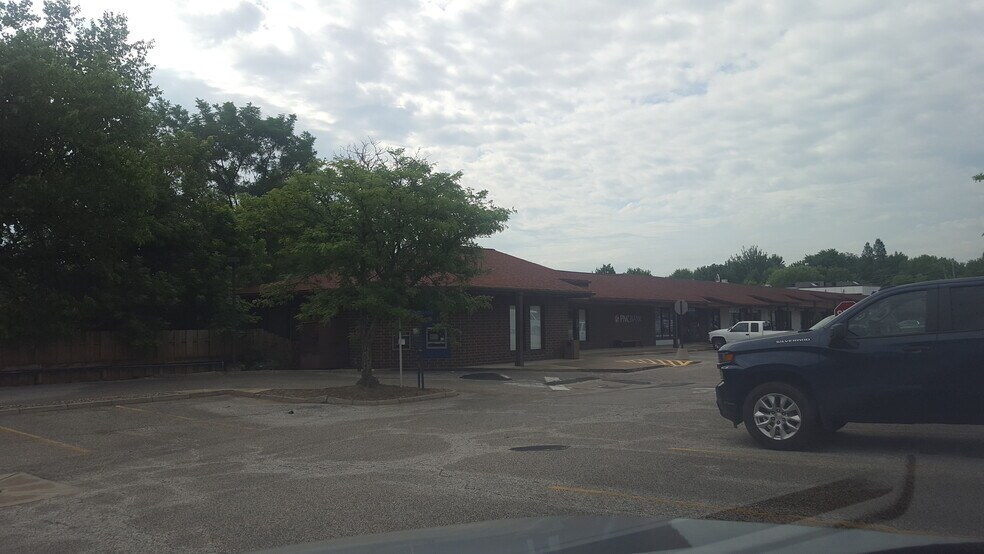 8113-8197 Columbia Rd, Olmsted Falls, OH for lease - Building Photo - Image 2 of 3