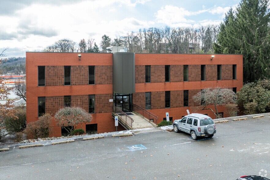 2414 Lytle Rd, Bethel Park, PA for lease - Building Photo - Image 2 of 4