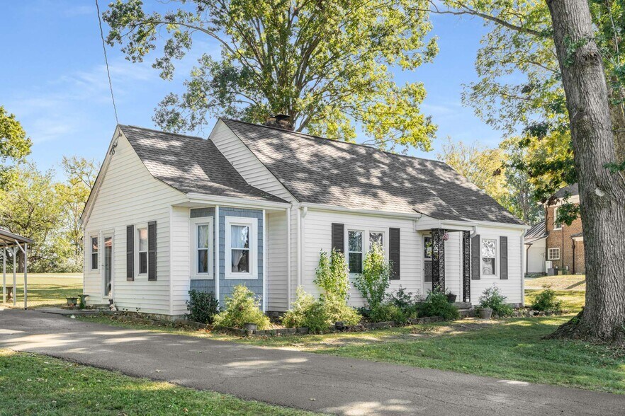 325 E Hill Ave, Lewisburg, TN à vendre - Photo principale - Image 1 de 11