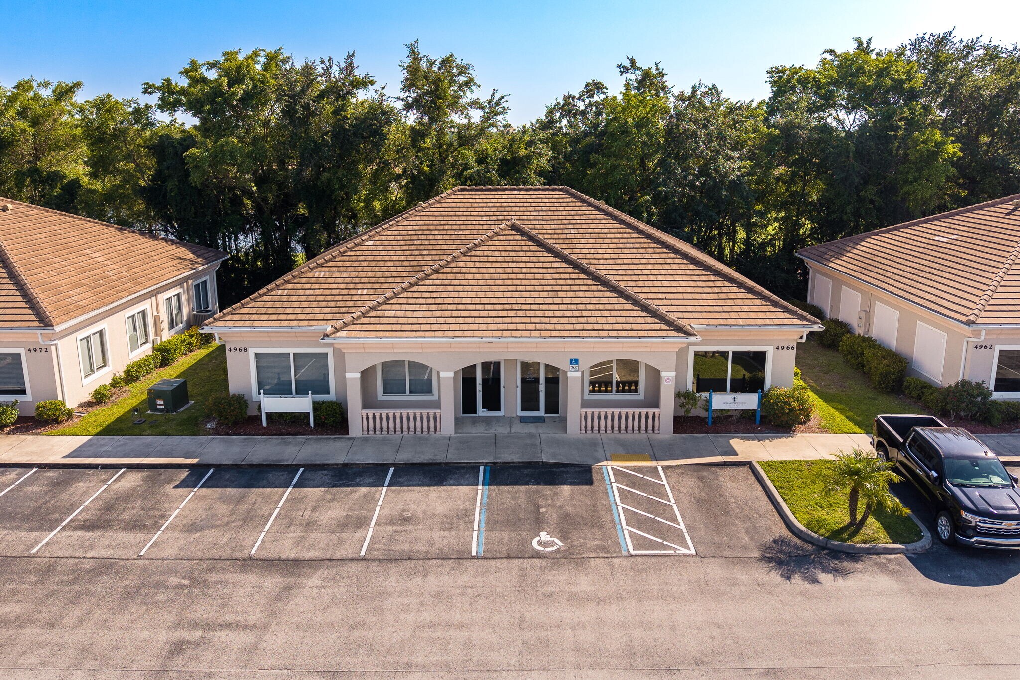 4966-4968 Royal Gulf Cir, Fort Myers, FL à vendre Photo principale- Image 1 de 37
