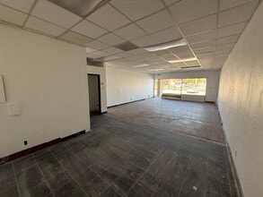 519 W Foothill Blvd, Rialto, CA à louer Photo intérieure- Image 2 de 5