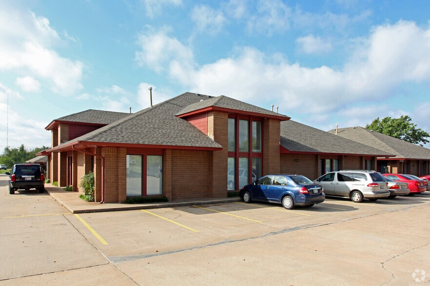 433 W Wilshire Blvd, Oklahoma City, OK for lease - Primary Photo - Image 1 of 2