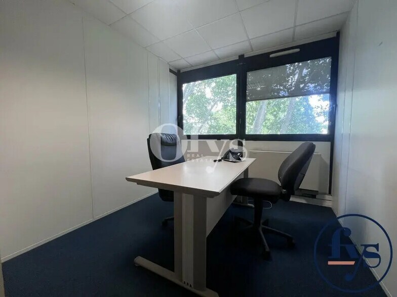Office in Lyon for lease - Interior Photo - Image 3 of 7
