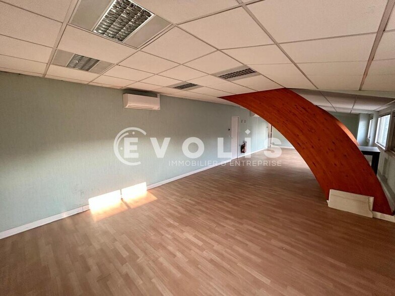 Office in Wissous for lease - Interior Photo - Image 3 of 12