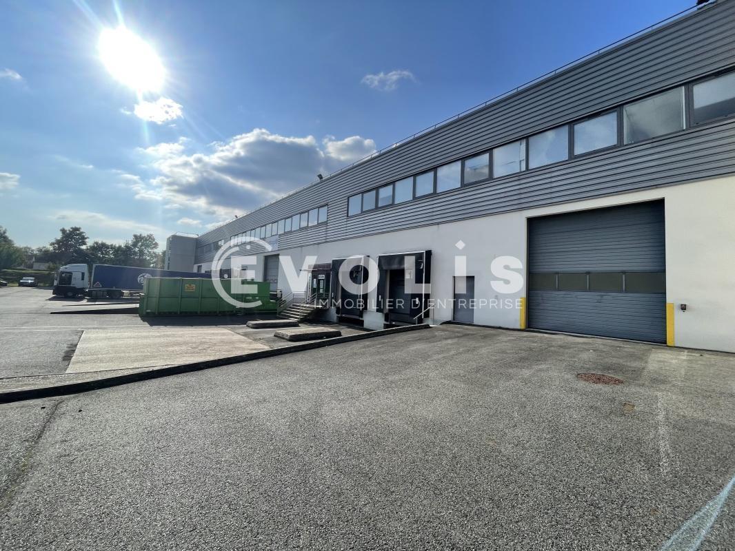 Industrial in Lieusaint for lease Building Photo- Image 1 of 11