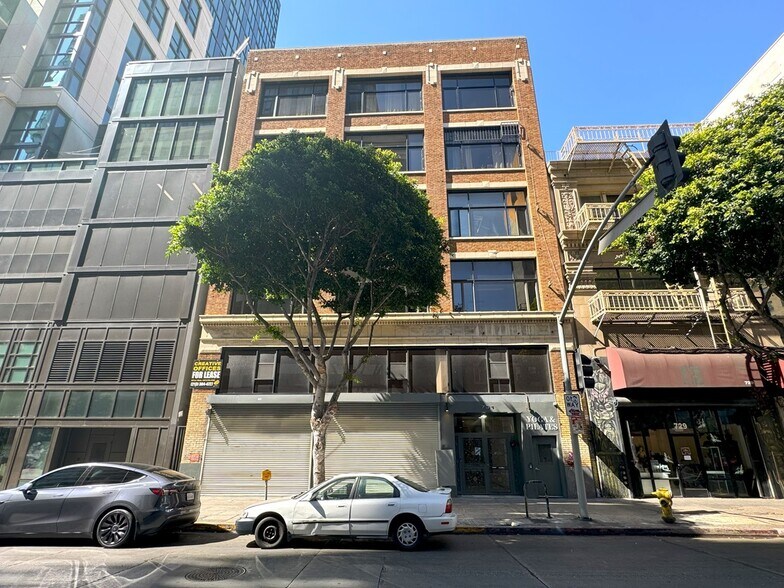 731-733 S Spring St, Los Angeles, CA à louer - Photo du bâtiment - Image 2 de 11