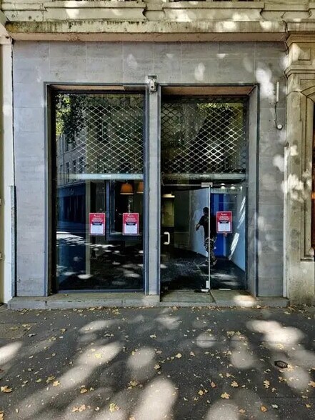 Retail in Lyon for lease - Building Photo - Image 2 of 5