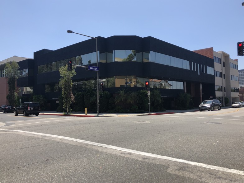 520 E Wilson Ave, Glendale, CA for lease - Primary Photo - Image 1 of 4