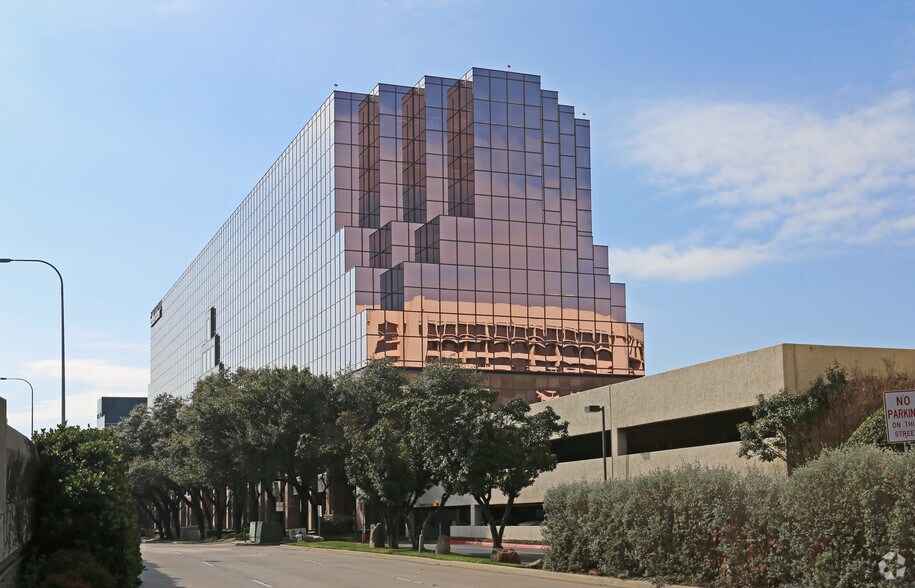 14841 N Dallas Pky, Addison, TX à louer - Photo du bâtiment - Image 2 de 34