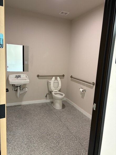 720 S Bell Blvd, Cedar Park, TX for lease - Building Photo - Image 2 of 7