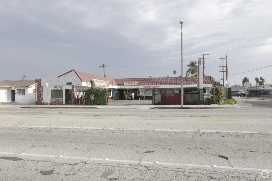 851 E Compton Blvd, East Rancho Dominguez, CA for lease - Primary Photo - Image 1 of 3
