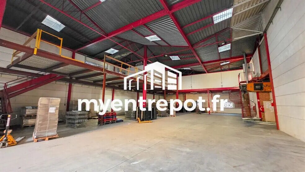 Flex in Marseille for lease - Building Photo - Image 2 of 8