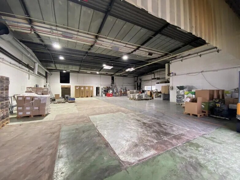 Industrial in Auneau-Bleury-Saint-Symphorien for lease - Building Photo - Image 3 of 13
