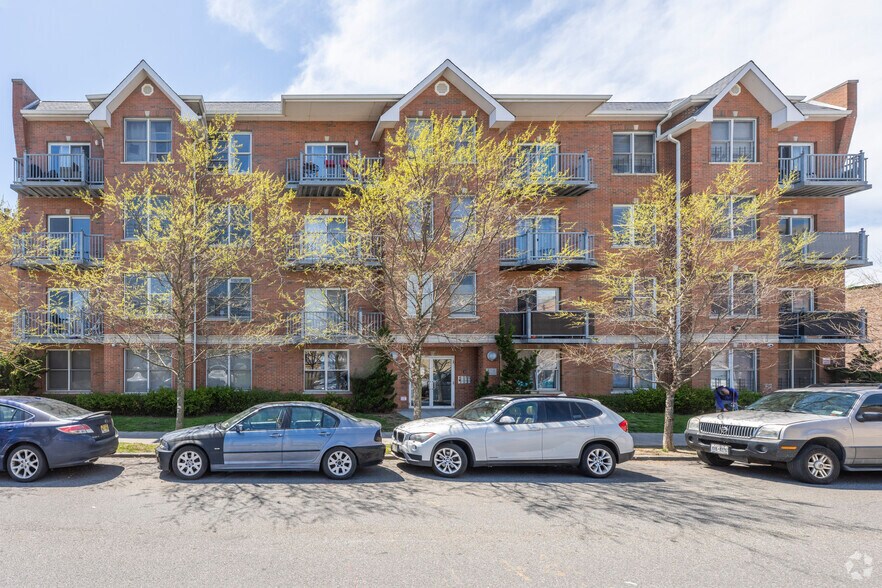 223 Beach 101St St, Rockaway Park, NY à vendre - Photo du bâtiment - Image 2 de 13