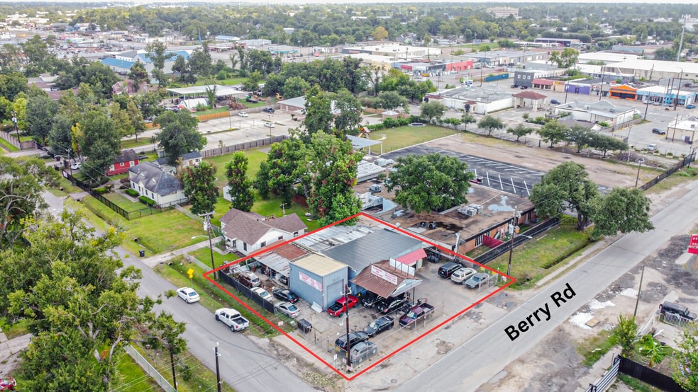 2623 Berry Rd, Houston, TX for sale - Building Photo - Image 1 of 23