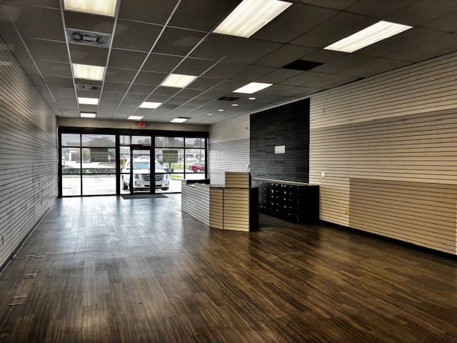 1225-1251 N 336 Loop, Conroe, TX à louer - Photo du bâtiment - Image 3 de 8