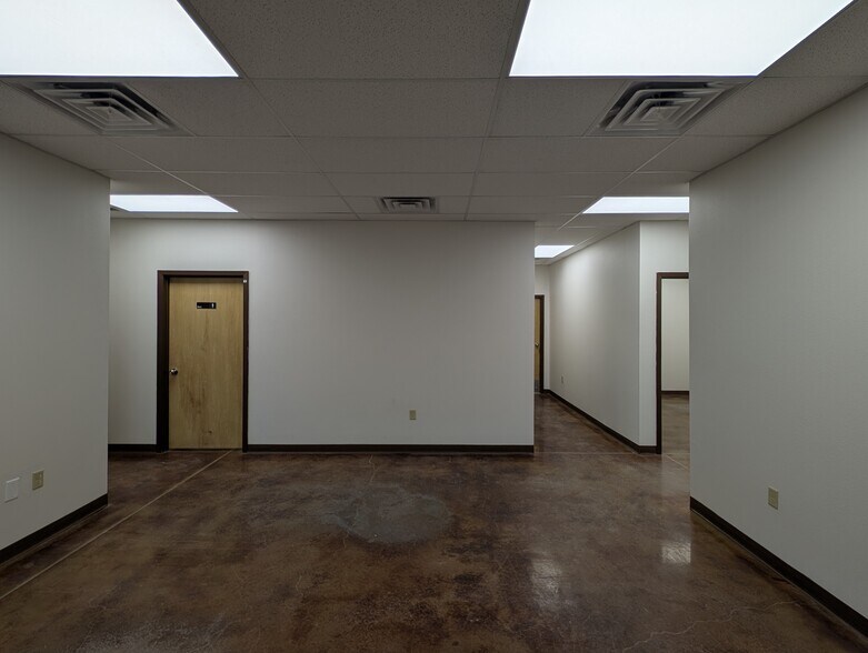 2605 S County Road 1242, Midland, TX à louer - Photo du bâtiment - Image 3 de 11