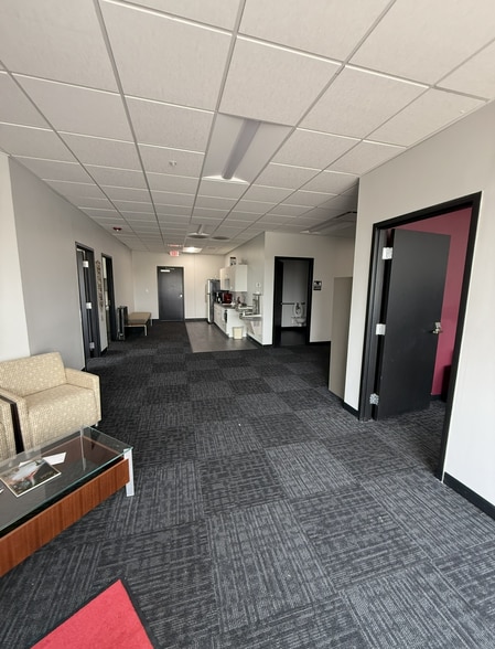 400-440 N York Rd, Bensenville, IL for lease - Building Photo - Image 3 of 6