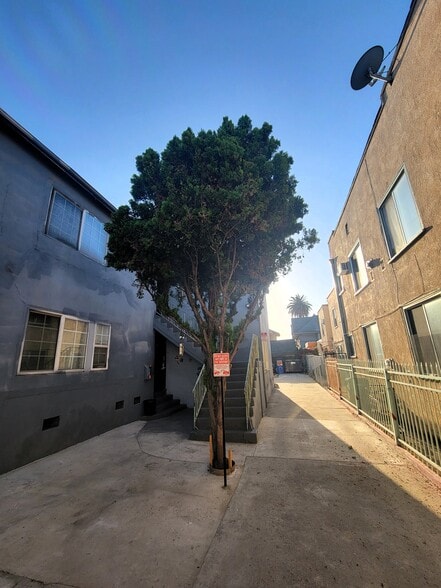 1350 S Burlington Ave, Los Angeles, CA for sale - Building Photo - Image 2 of 7