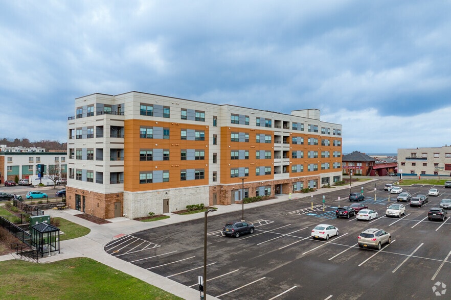 18 E Cayuga St, Oswego, NY for lease - Building Photo - Image 3 of 4