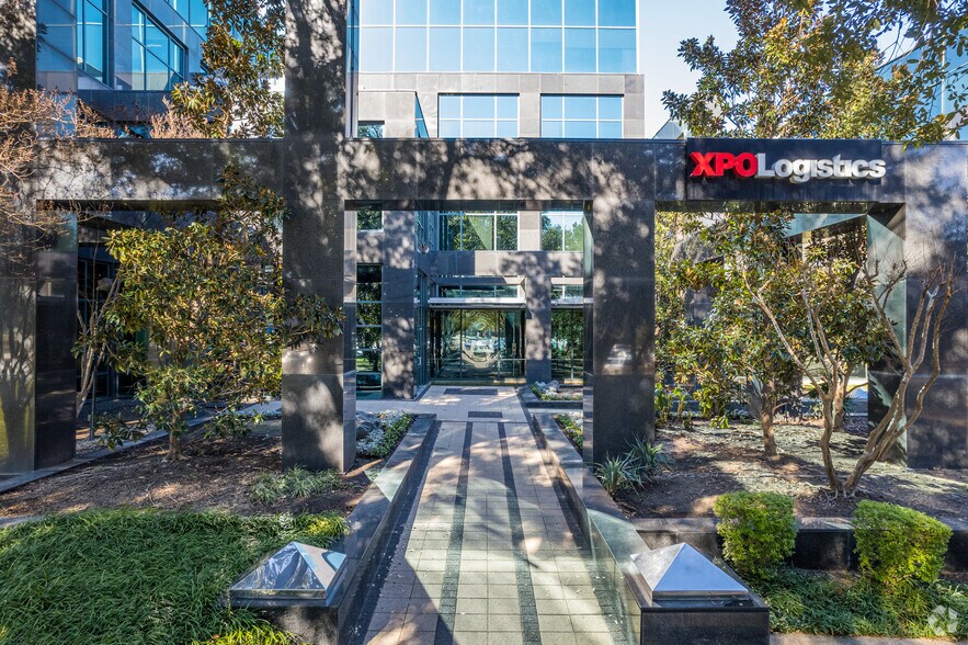 9151 Grapevine Hwy, North Richland Hills, TX à louer - Photo du bâtiment - Image 3 de 5