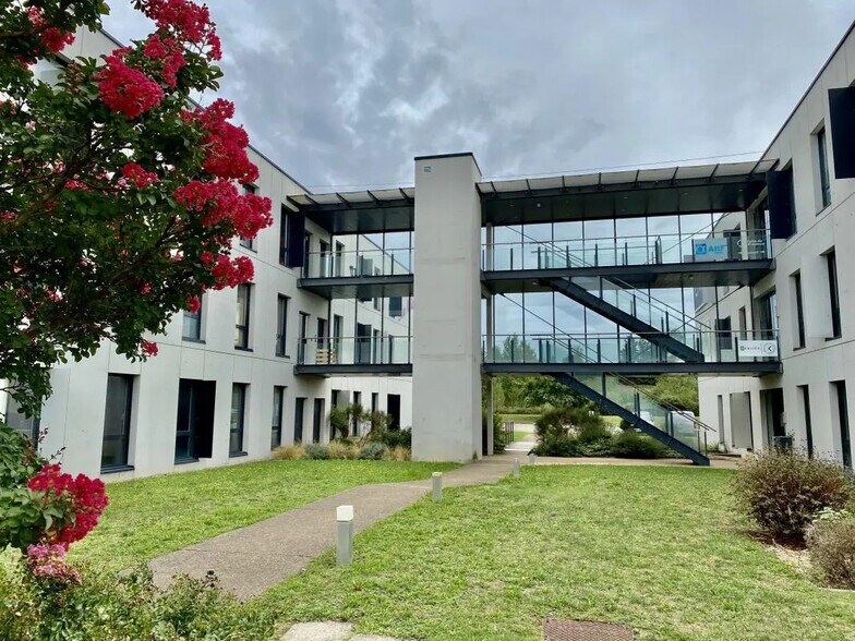 Bureau dans Saint-Priest à louer - Photo du bâtiment - Image 1 de 20