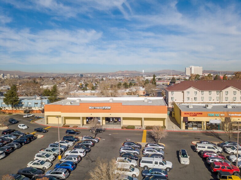 2000 Harvard Way, Reno, NV à louer - Photo du bâtiment - Image 3 de 13