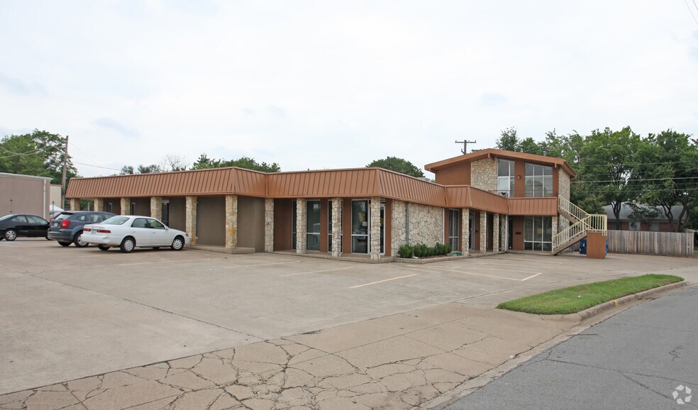 200-204 W Bedford Euless Rd, Hurst, TX à louer - Photo du bâtiment - Image 2 de 5