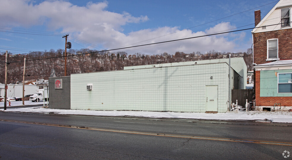 2701 Walnut St, Mckeesport, PA for sale - Building Photo - Image 2 of 9