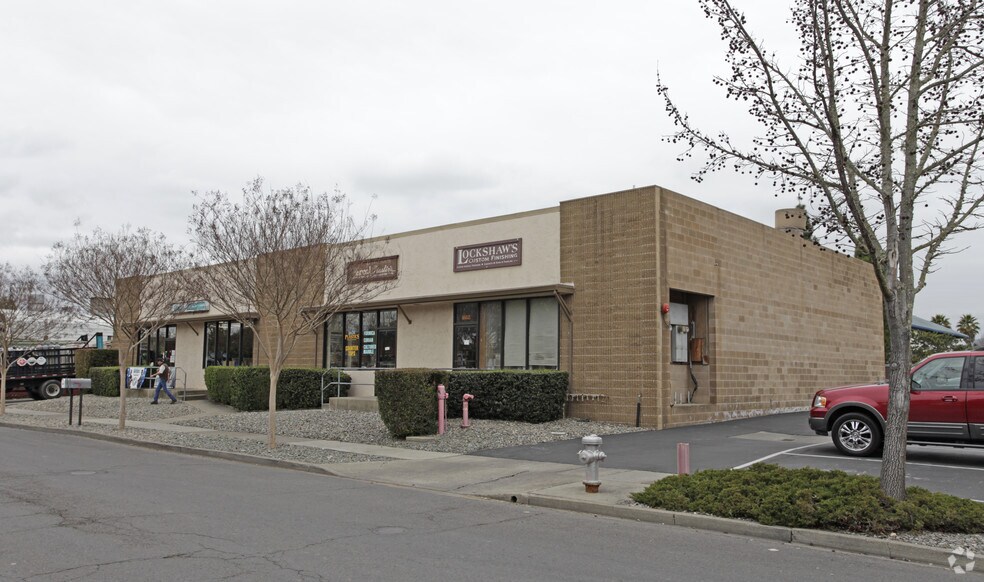 562-568 Northbay Dr, Napa, CA à louer - Photo du bâtiment - Image 3 de 6