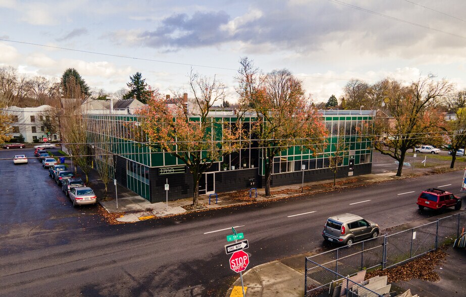 1700 SE 11th Ave, Portland, OR à louer - Photo du bâtiment - Image 3 de 21