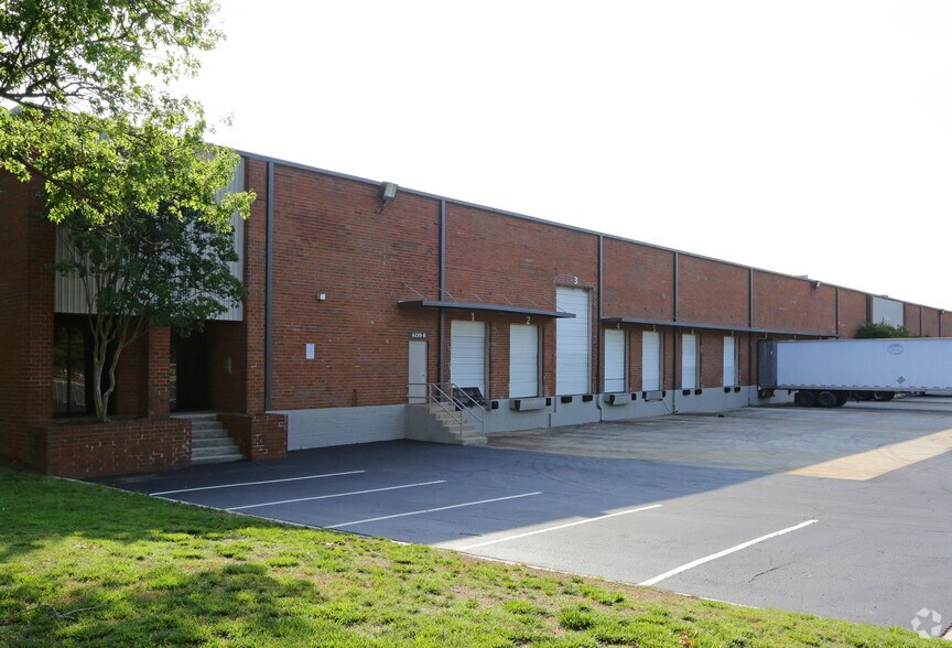 6220 Purdue Dr Sw, Atlanta, GA à louer - Photo du bâtiment - Image 1 de 6