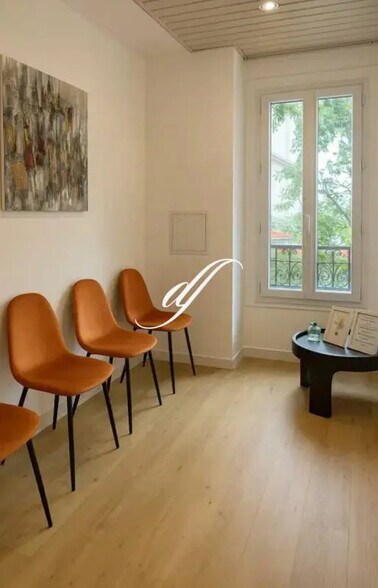 Office in Colombes for lease - Interior Photo - Image 2 of 2