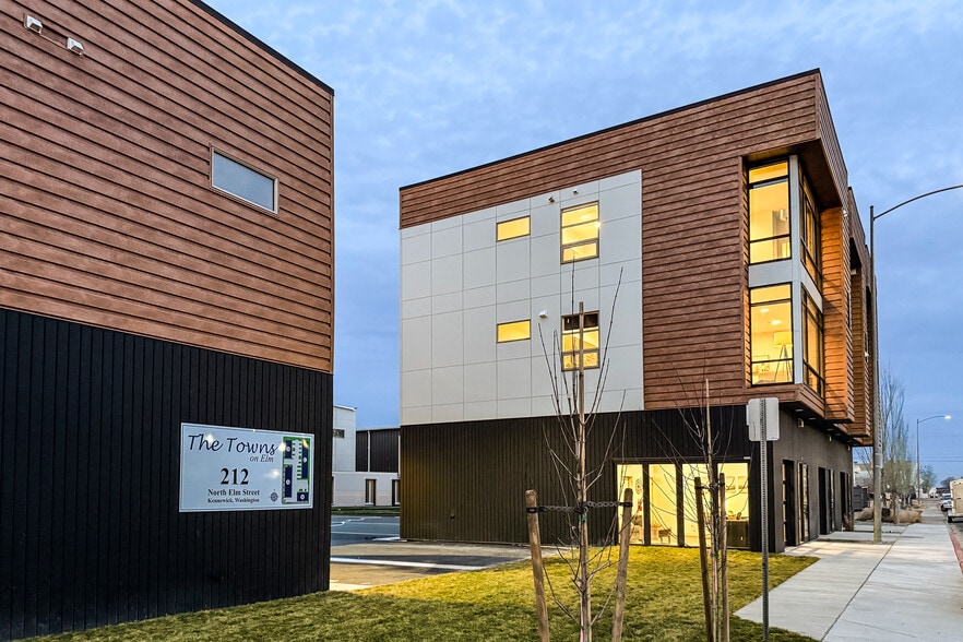 212 N Elm St, Kennewick, WA à louer - Photo du bâtiment - Image 3 de 6