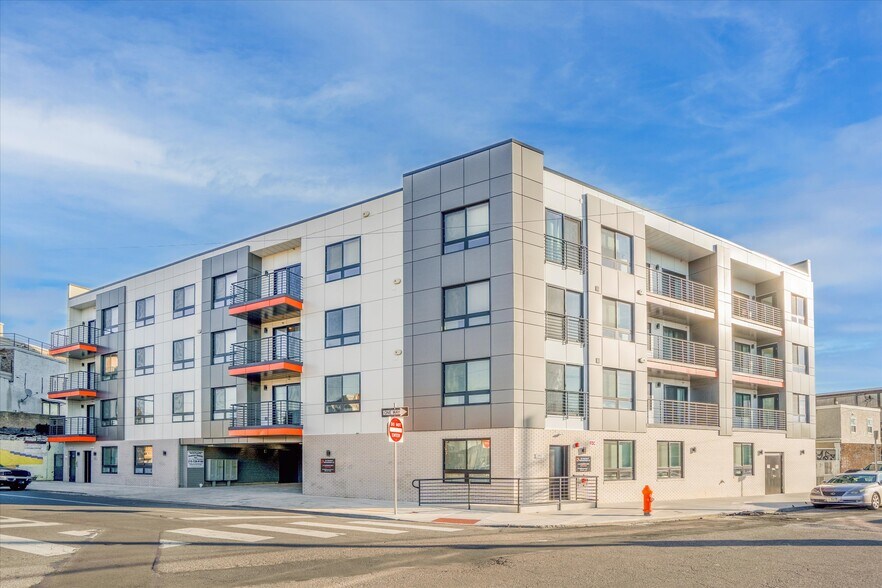 1951 Point Breeze Ave, Philadelphia, PA à vendre - Photo du bâtiment - Image 3 de 23