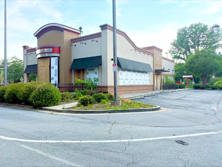 3350 E Franklin Blvd, Gastonia, NC à louer - Photo du bâtiment - Image 3 de 7