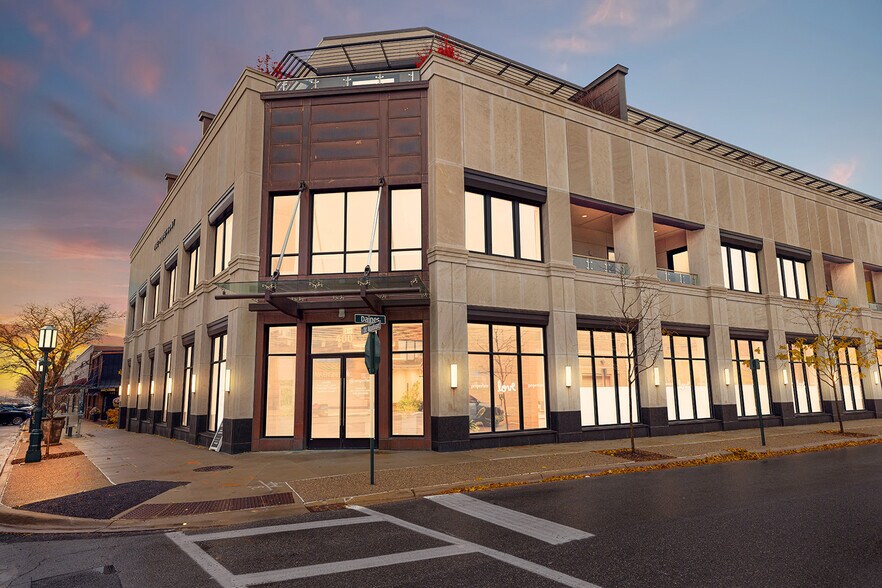 400 S Old Woodward Ave, Birmingham, MI à vendre - Photo du bâtiment - Image 1 de 73