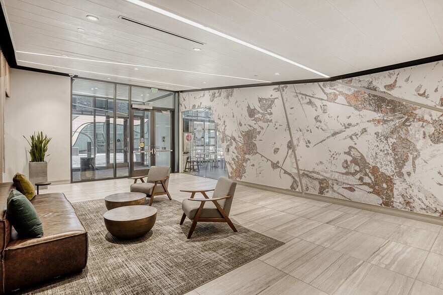 2420 17th St, Denver, CO à louer - Hall d’entrée - Image 3 de 23