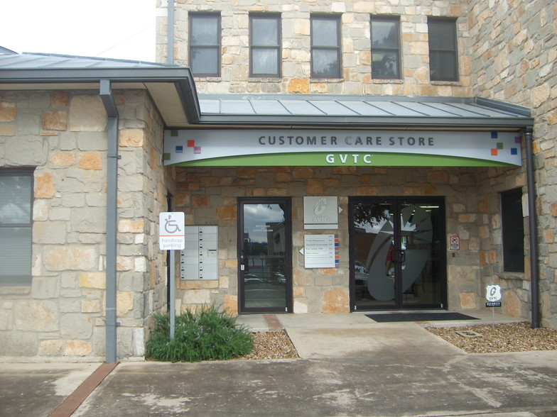 1221 S Main St, Boerne, TX for lease - Building Photo - Image 3 of 10