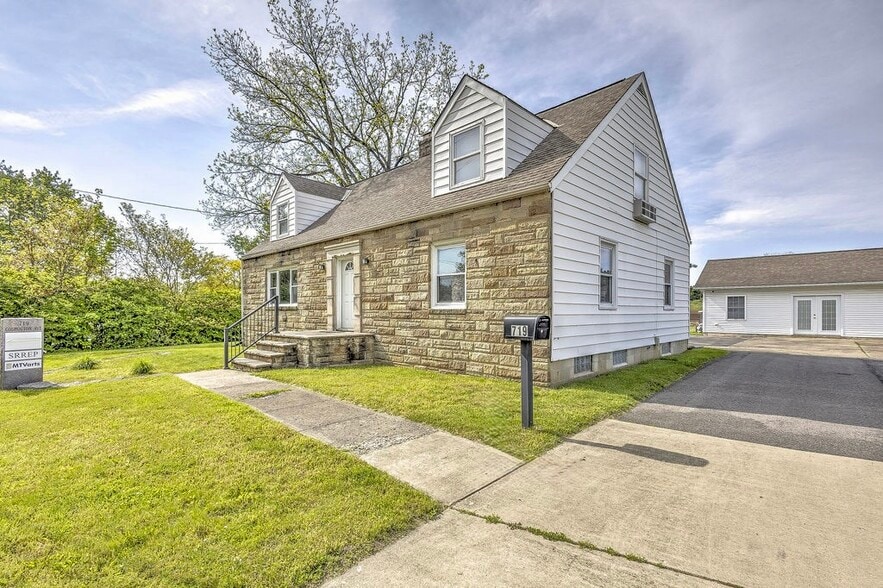 719 Coshocton Ave, Mount Vernon, OH for sale - Building Photo - Image 2 of 48