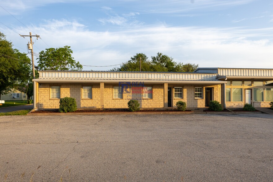 1201 Barnard Street, Glen Rose, TX for lease - Building Photo - Image 2 of 11