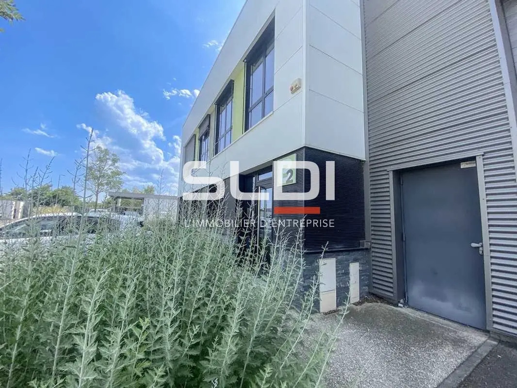 Office in Vaulx-en-Velin for lease Building Photo- Image 1 of 7