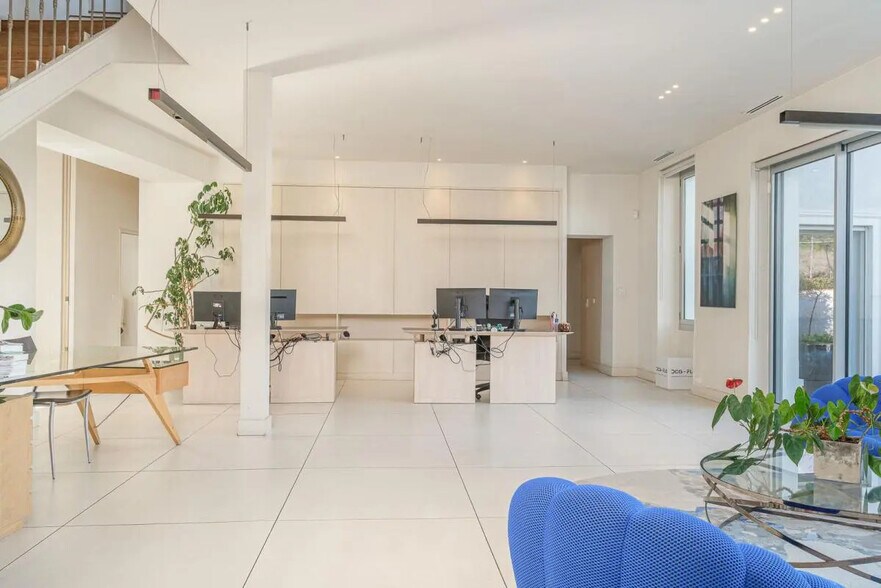 Office in Marseille for lease - Building Photo - Image 3 of 24