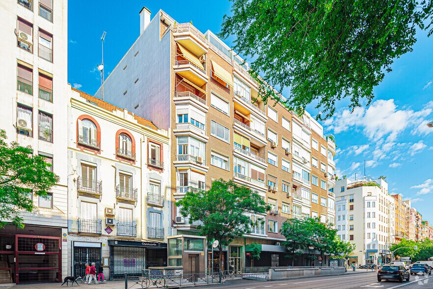 Calle de Narváez, 28, Madrid, Madrid à louer - Photo du bâtiment - Image 1 de 2